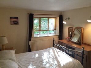 2 bedrooms, iron/ironing board, free WiFi, bed sheets - The Pool Cottage  (Machynlleth)