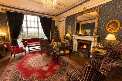 NEW TO VRBO - 5 Star Unique Irish Country Manor House - Centrally Located