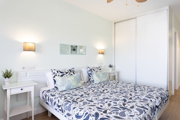 Iron/ironing board, free WiFi, bed sheets