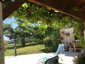 Terrace/patio - Special Offer! Stunning stone house and annexe with large private heated Pool.   (Saint-Fort-Sur-Gironde)