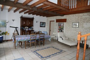 Interior -  Stunning stone house and annexe  with large private heated Pool. Amazing views! (Saint-Fort-Sur-Gironde)