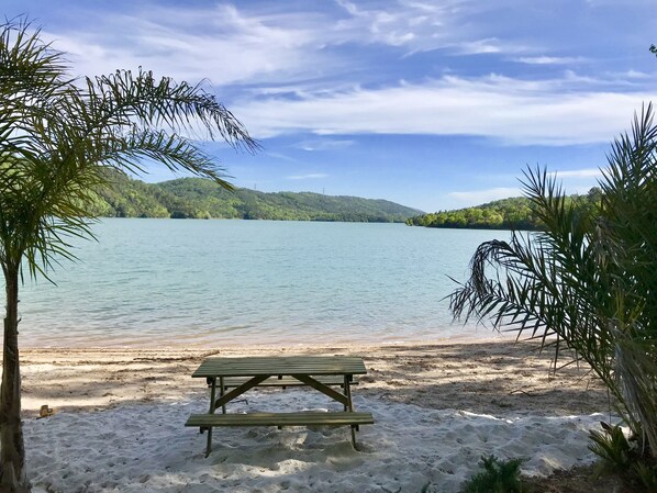 Beach - Beautiful lodges with private beach (Montauroux)