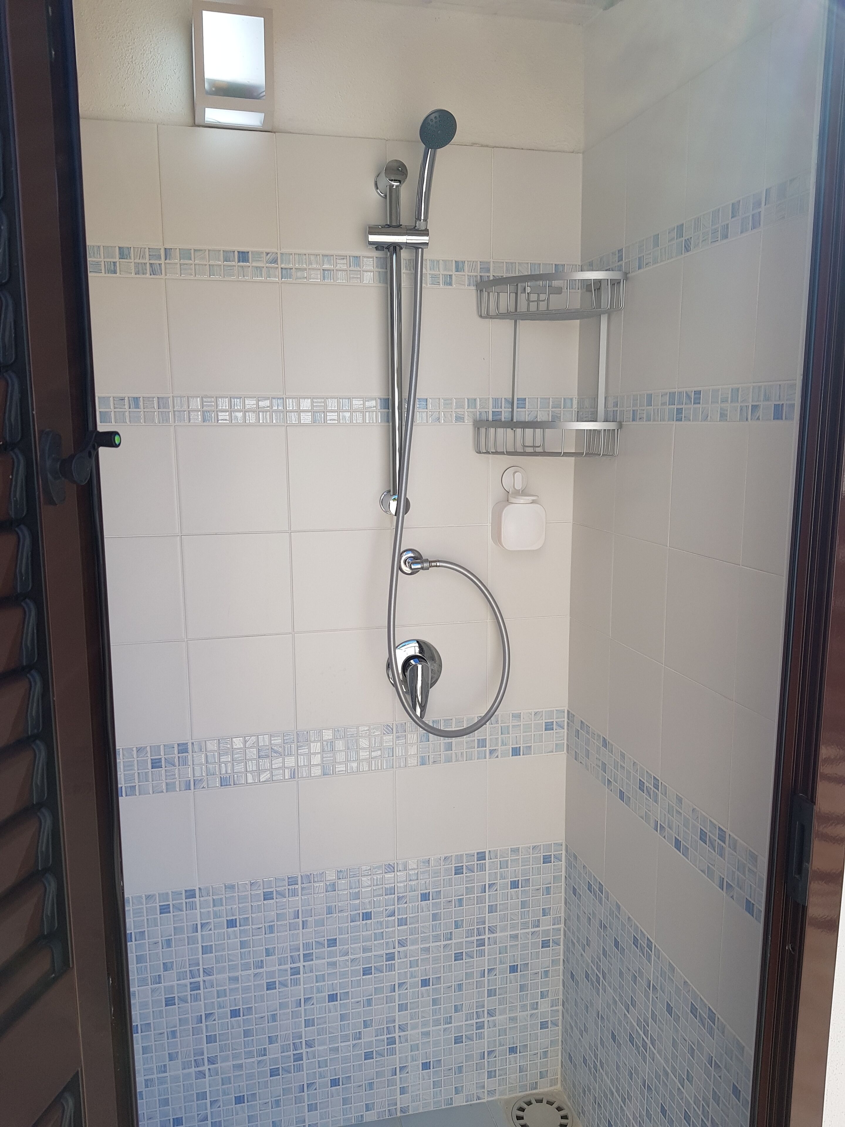Doccia, asciugacapelli, bidet, asciugamani