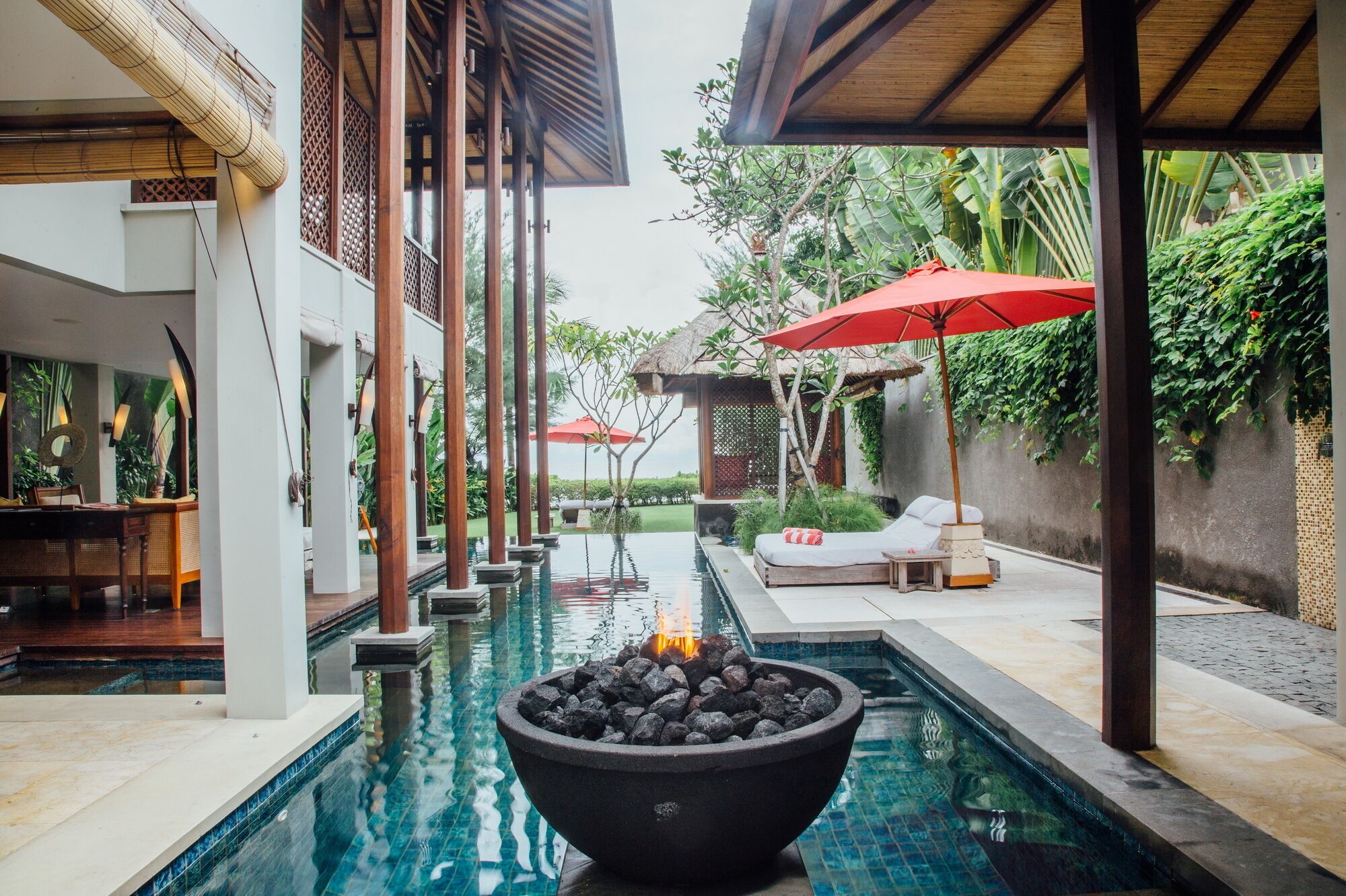 Alberca infinita y alberca de entrenamiento