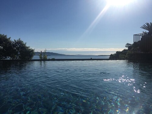 Villa piscine magnifique vue  a 180  sur mer à 100m. 12 couchages 6 SDB