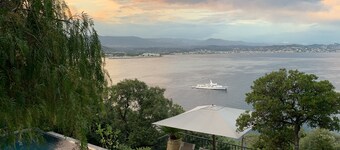 Upea merinäköala ja Cannes-lahde näkymä 180 astetta tälle huvilalle 100 m merelle uima-altaalla