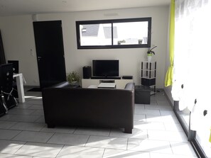 Televisie en een open haard