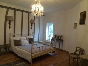 2 soverom, strykejern/-brett, wi-fi og sengetøy