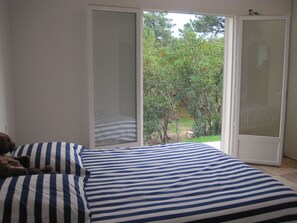 3 quartos, ferros/tábuas de passar roupa, Wi-Fi, roupa de cama