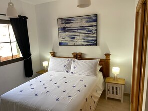 4 chambres, coffre-fort, fer et planche à repasser, lit de bébé portatif