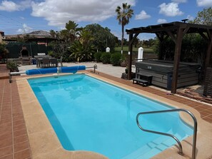Piscine extérieure, piscine chauffée