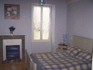 3 chambres, fer et planche à repasser, draps fournis