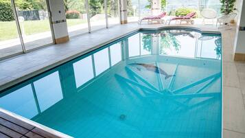 Een verwarmd zwembad