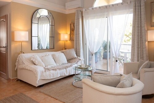 Dans une magnifique résidence avec piscine, appartement 60M2 avec terrasse 