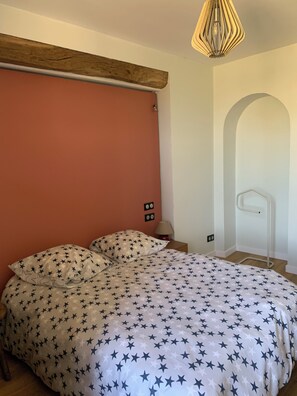 2 soverom, strykejern/-brett og wi-fi (inkludert)