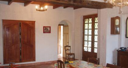 VERY PRETTY COUNTRY HOUSE IN BEAUTIFUL SURROUNDINGS