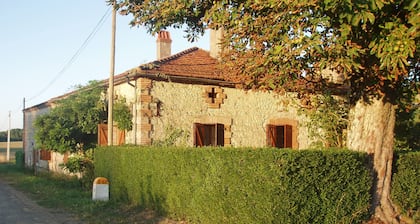 CASA DE CAMPO MUY BONITA EN UN ENTORNO HERMOSO