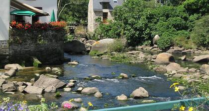 7 Gîtes in 100 acres with heated pool. Near Pont Aven, Concarneau, beaches 15km