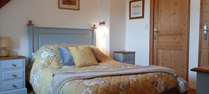 3 chambres, fer et planche à repasser, lit parapluie, Wi-Fi gratuit