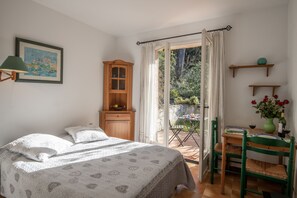 Iron/ironing board, free WiFi, bed sheets - In villa, charming studio 2 pers with terrace in St Paul de Vence (Saint-Paul-De-Vence)