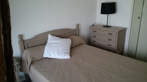 1 bedroom, iron/ironing board