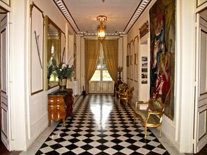 Interior - Chenonceau room from CHATEAU LES VALLEES (Tournon-Saint-Pierre)