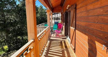 Real wooden chalet for 8 people in the center of Font Romeu