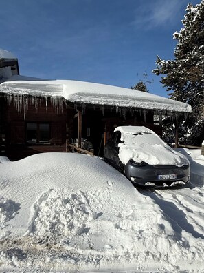 Property grounds - Real wooden chalet for 8 people in the center of Font Romeu (Font-Romeu-Odeillo-Via)
