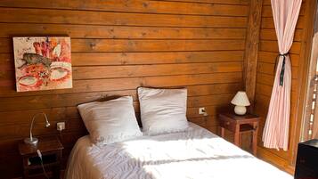 4 bedrooms, iron/ironing board, free WiFi