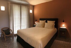 3 bedrooms, iron/ironing board, travel cot, free WiFi