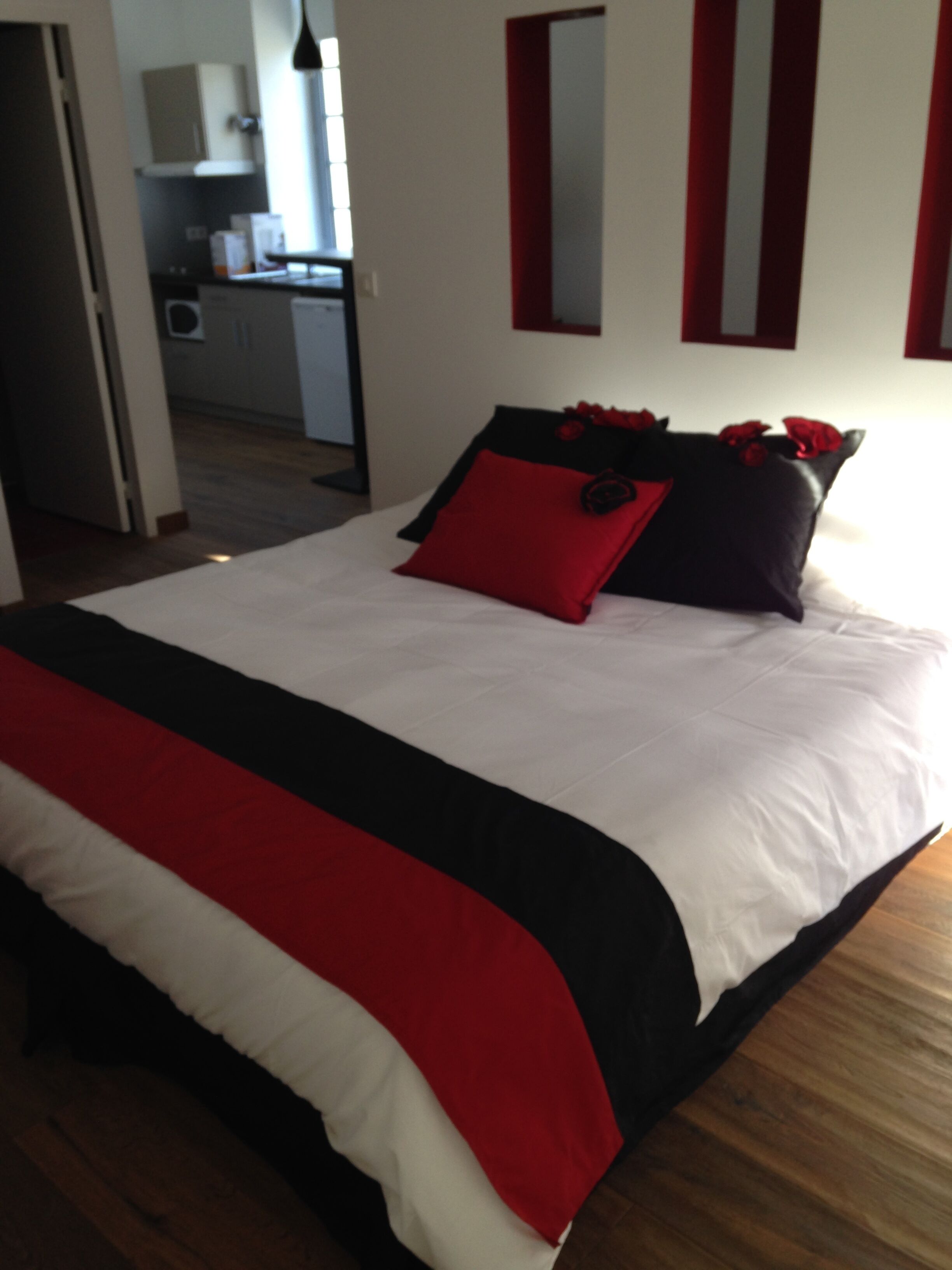 8 bedrooms, free WiFi, bed sheets, wheelchair access