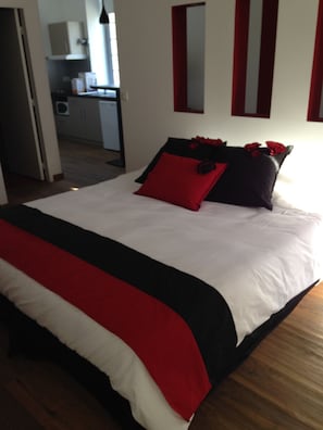 8 bedrooms, free WiFi, bed sheets, wheelchair access