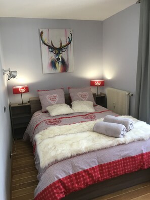 2 slaapkamers, een strijkplank/strijkijzer, wifi, beddengoed