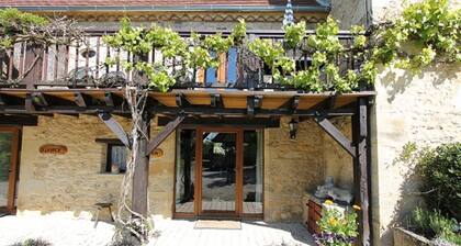 TrĂšs beau gĂźtes 4 personnes maximum en campagne Quercynoise