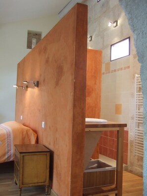 1 dormitorio, escritorio, tabla de planchar con plancha y wifi gratis