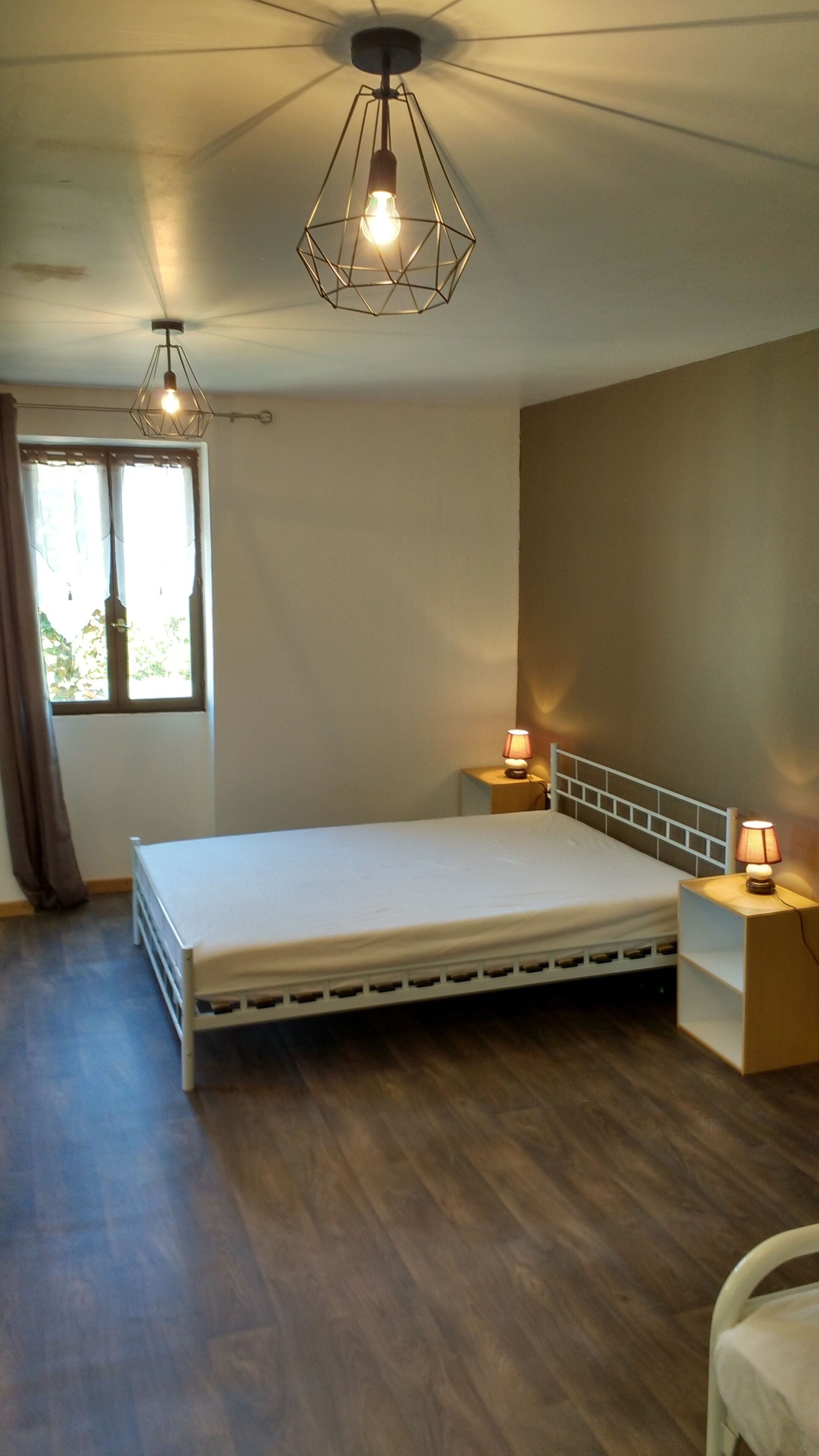 3 bedrooms, iron/ironing board, bed sheets