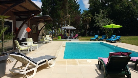 A heated pool. girls cottages Castera THE TIVOLI