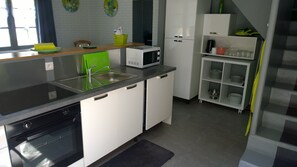 雪櫃、微波爐、焗爐、爐具