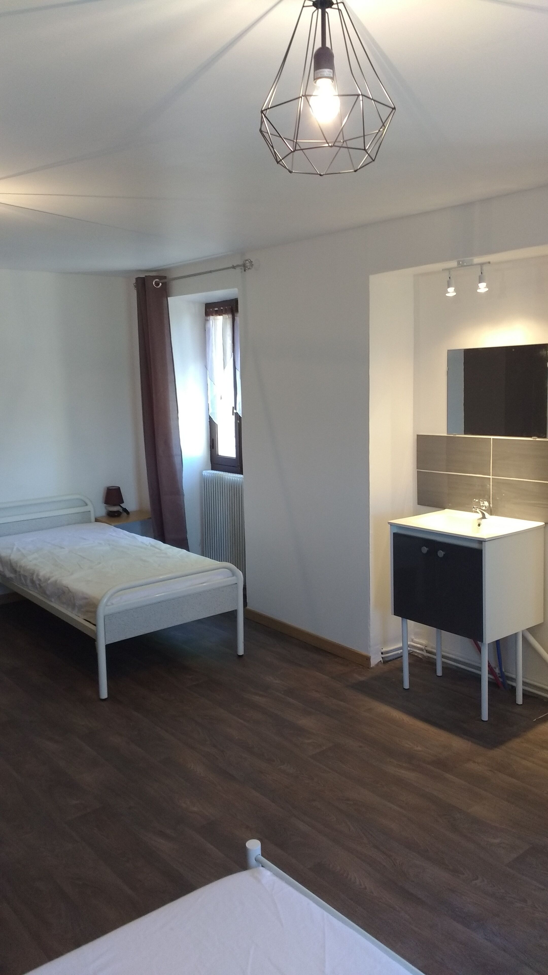 3 多间卧室、熨斗/熨衣板、床单