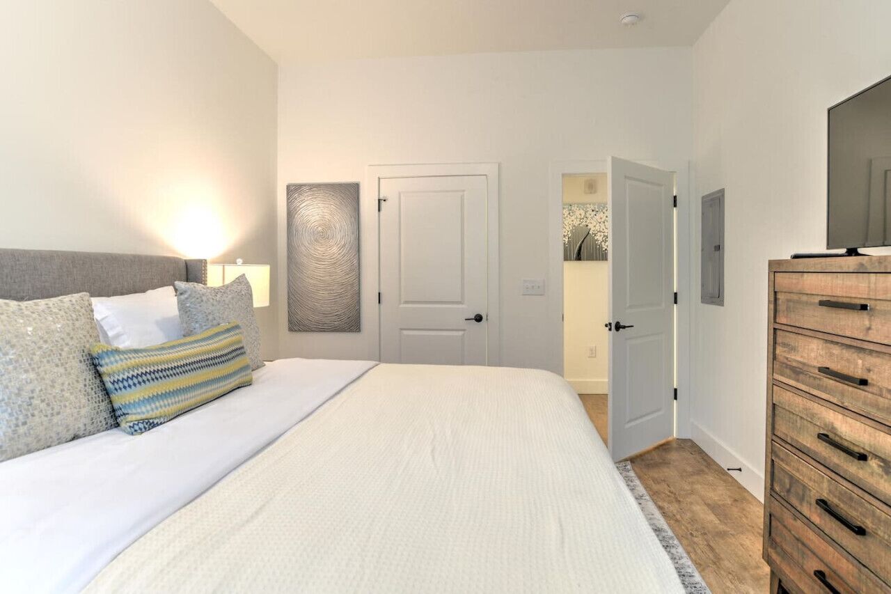 1 habitación, tabla de planchar con plancha, wifi gratis y ropa de cama 