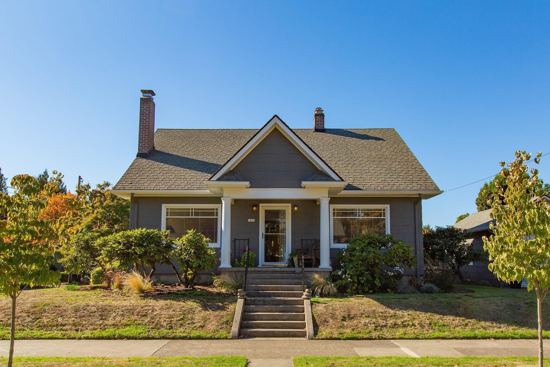 30 day Min - NE GrantPark Hollywood Bungalow - entire home