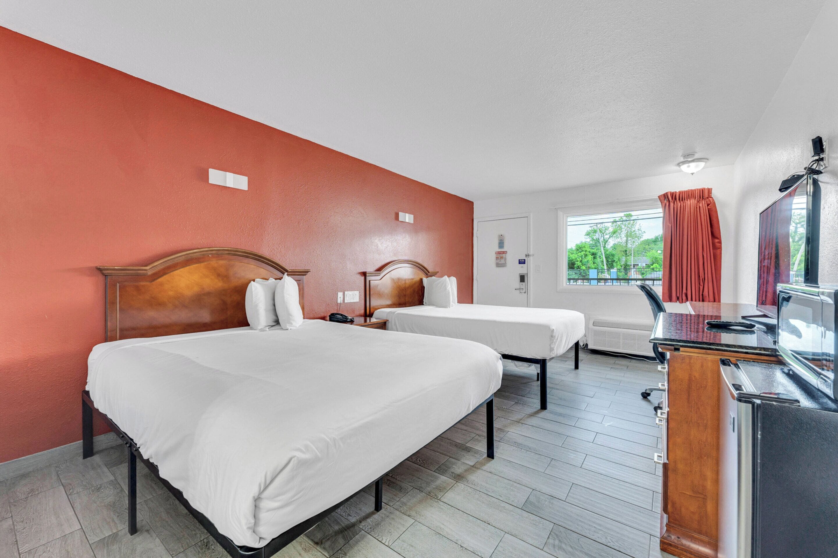 Memory foam-senger, skrivebord, strykejern/-brett og wi-fi (inkludert)