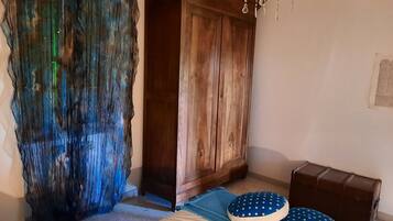 2 slaapkamers, een strijkplank/strijkijzer, gratis wifi, beddengoed