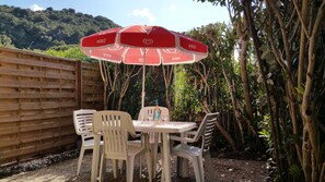 Outdoor dining - Residence Provençale Pool Parking WIFI 2 kms Sea Villeneuve Loubet 2 Rooms (Alpes-Maritimes)