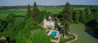 Family Suite ( 2 Adults + 1 Child ) / CHATEAU LES VALLEES in TOURAINE