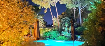 VILLA with swimming pool 1 to 14 pers near sea, 3 apartments