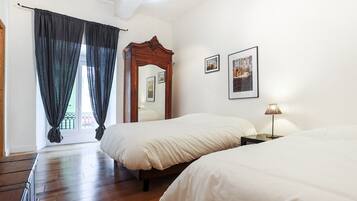 2 slaapkamers, een bureau, een strijkplank/strijkijzer, gratis wifi