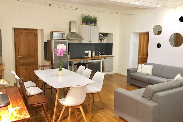 Open living room and kitchen
Tv Netflix
Wi-Fi
Air condition