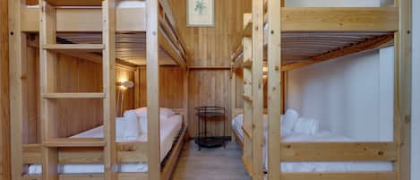 3 bedrooms, free WiFi, bed sheets