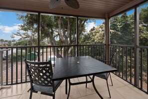 Outdoor dining - Cozy Dockside 2 bed, 2 bath at Sanibel Moorings #1622 (Sanibel)